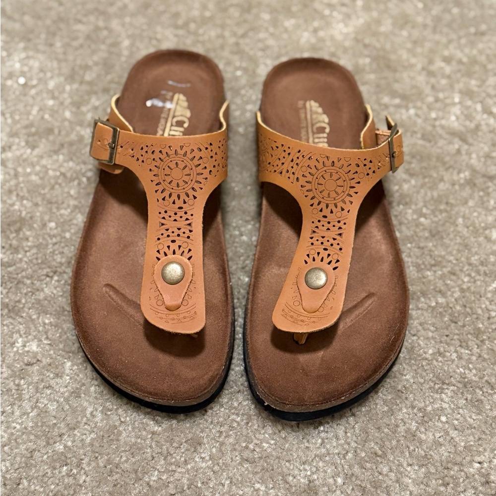 Cliffs by White Mountain sandals